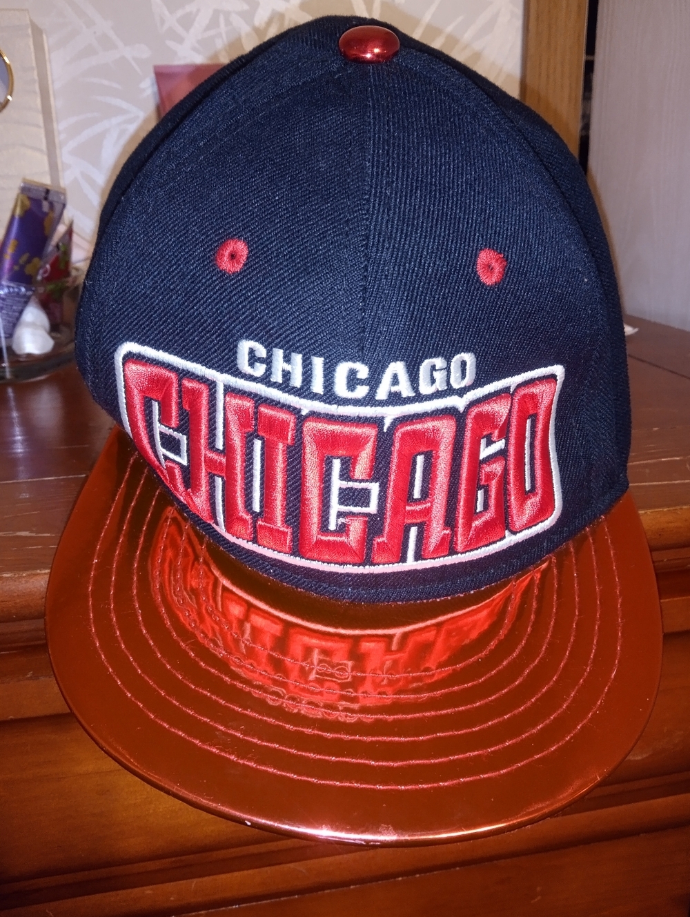 NWOT Chicago Embroidered Snapback Hat in Black and Red Size Small 8".
